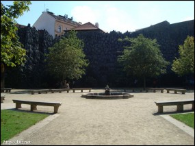 ヴァレンシュタイン庭園（Valdštejnská zahrada ）
