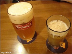チェコのビールとジュース