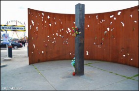 1980年の爆弾事件の記念碑