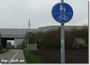 gemeinsamer Fuß- und Radweg（自転車・歩行者共通道路）