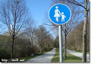 Sonderweg Fußgänger（歩行者用道路）