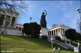  Bavaria像とRuhmeshalle