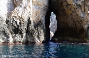 Window Cave -　Blue Grotto（青の洞門）